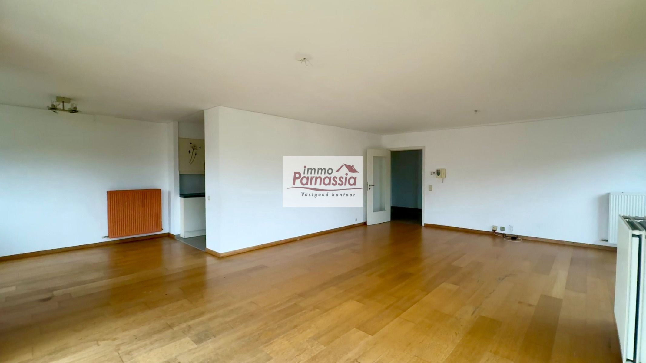 Zeer aangenaam en centraal gelegen 3 slaapkamer appartement  foto 2