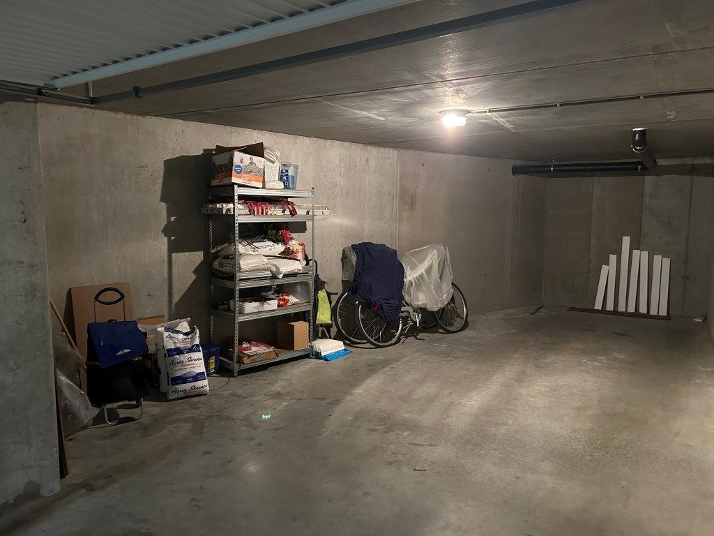Afgesloten gelijkvloerse garagebox foto 5