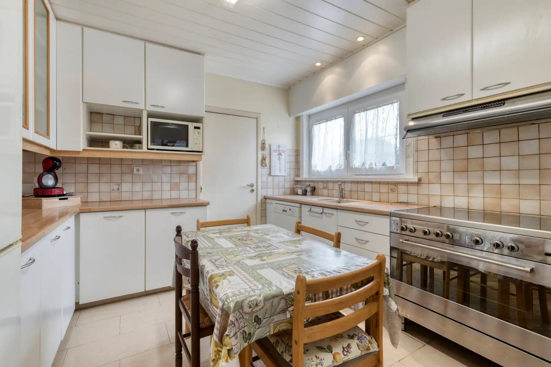 Gunstig gelegen villa met 3 slaapkamers, garage en tuin foto 8