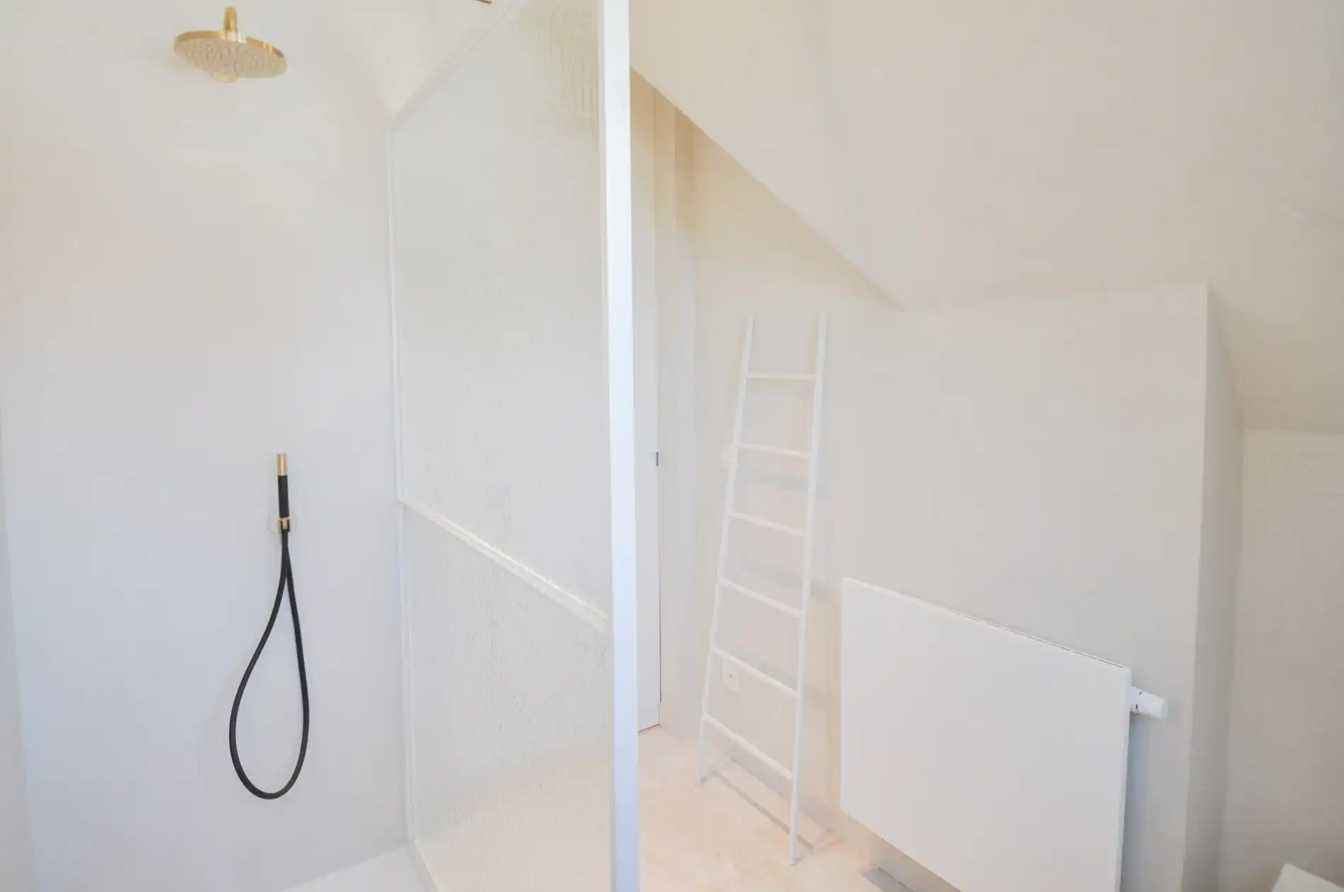 Volledig gerenoveerd appartement met ruime zonneterrassen. foto 25