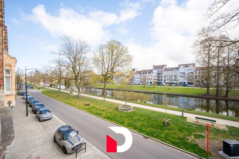 Eclectische burgerwoning op de rand van de historische stadskern foto 17