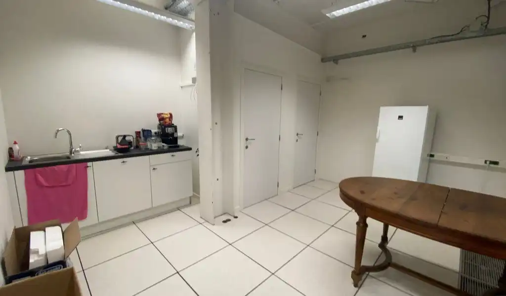 Budgetvriendelijk kantoor te huur vlakbij R4 in Laarne foto 6