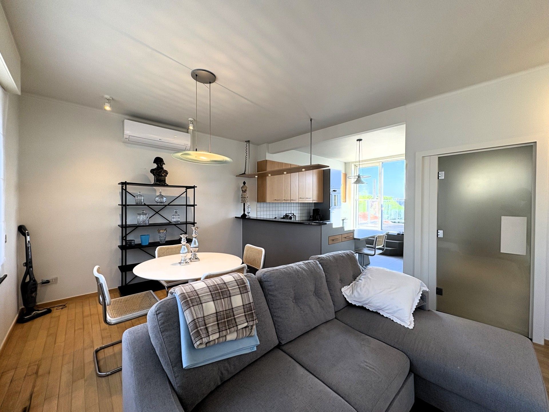 Gezellig appartement met 2 slaapkamers in het centrum van Heestert! foto 4