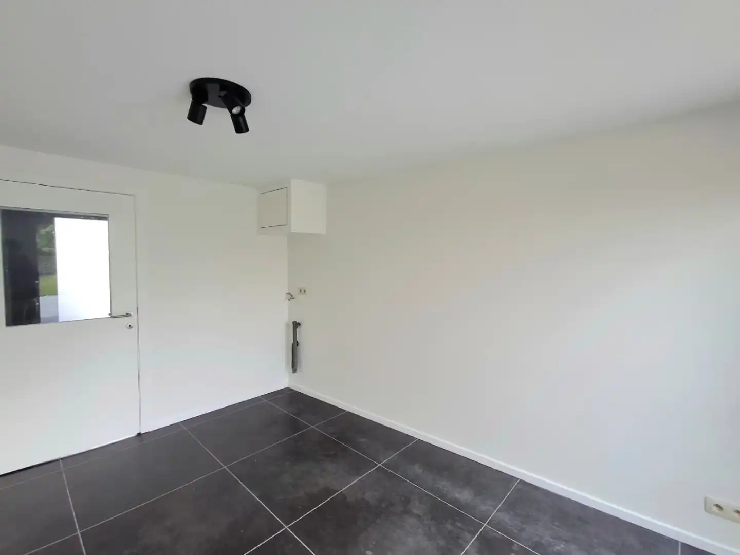 CHARMANT GERENOVEERDE WONING MET 3 SLPKS | CARPORT EN TUIN foto 7