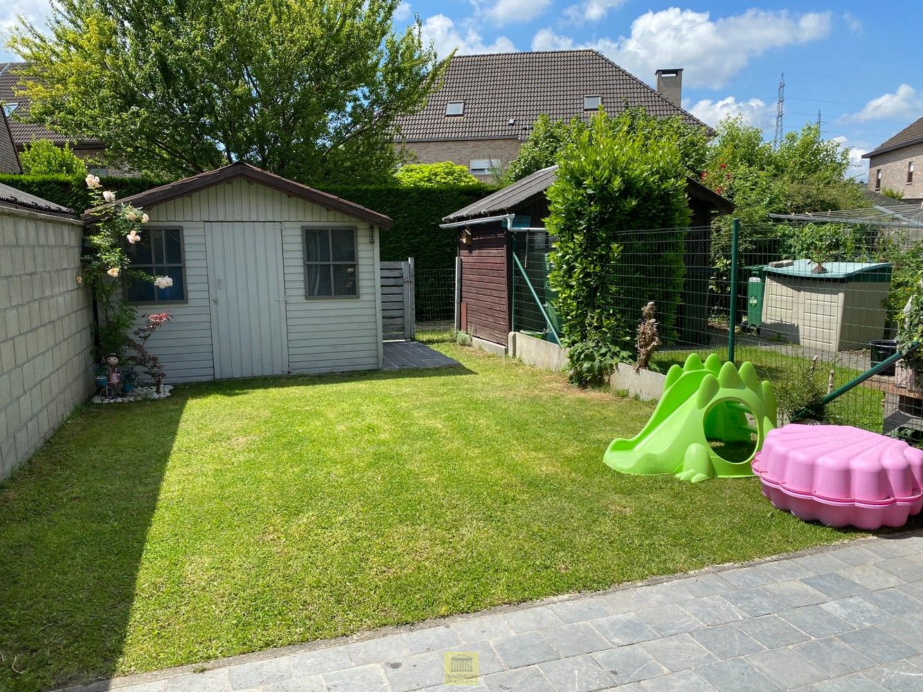 Leuke rijwoning te huur vlabij centrum en station foto {{pictureIndex}}