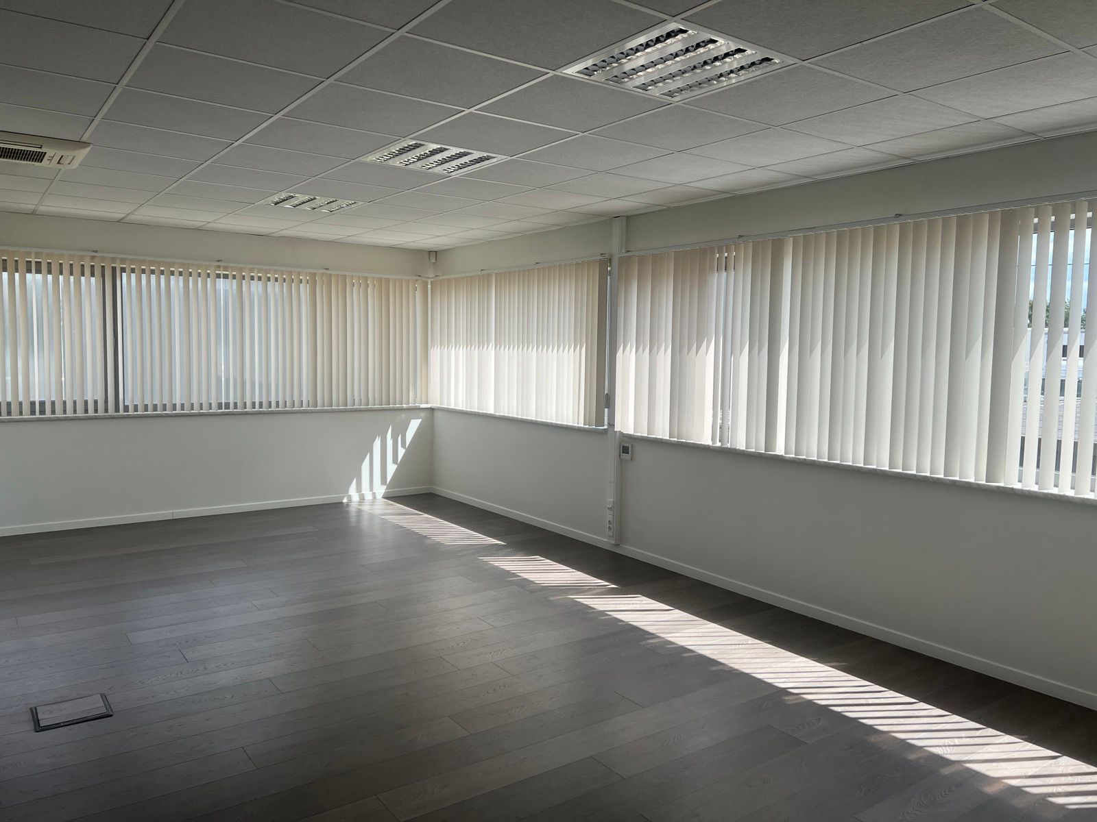 MULTIFUNCTIONELE KANTOORRUIMTE TE HUUR IN INDUSTRIE MERCHTEM foto 7