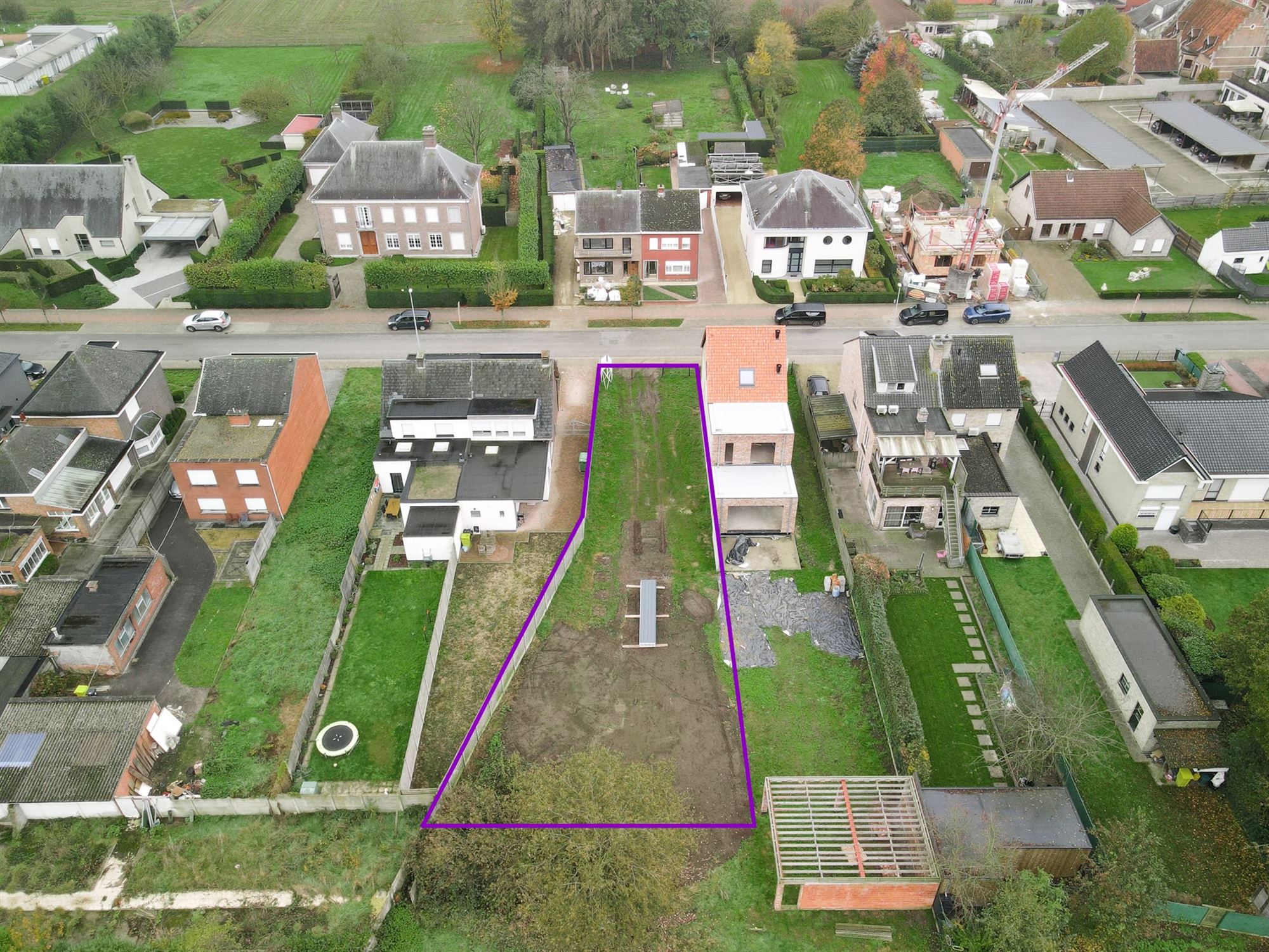 Perceel bouwgrond (650 m2) voor half open bebouwing niet ver van het centrum foto 2