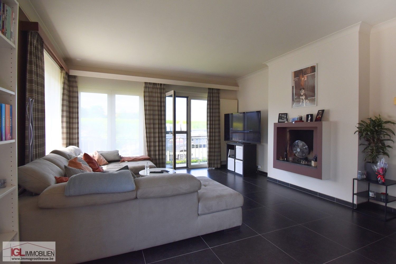 Ruim gelijkvloers appartement met 2 slaapkamers, terras & garagebox foto 4