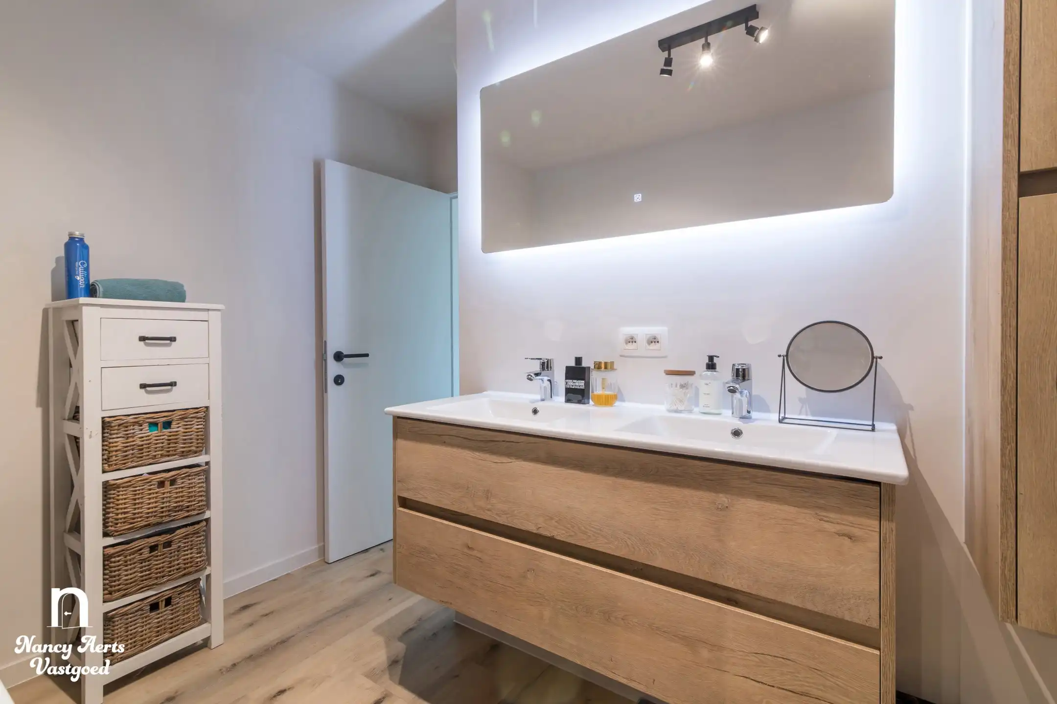 Lichtrijke en perfect afgewerkte woning op royaal perceel foto 23