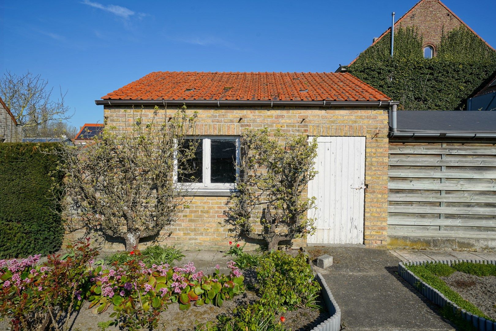 Ruime woning met garage en zonnige tuin tussen Oudenburg en Zandvoorde foto 3