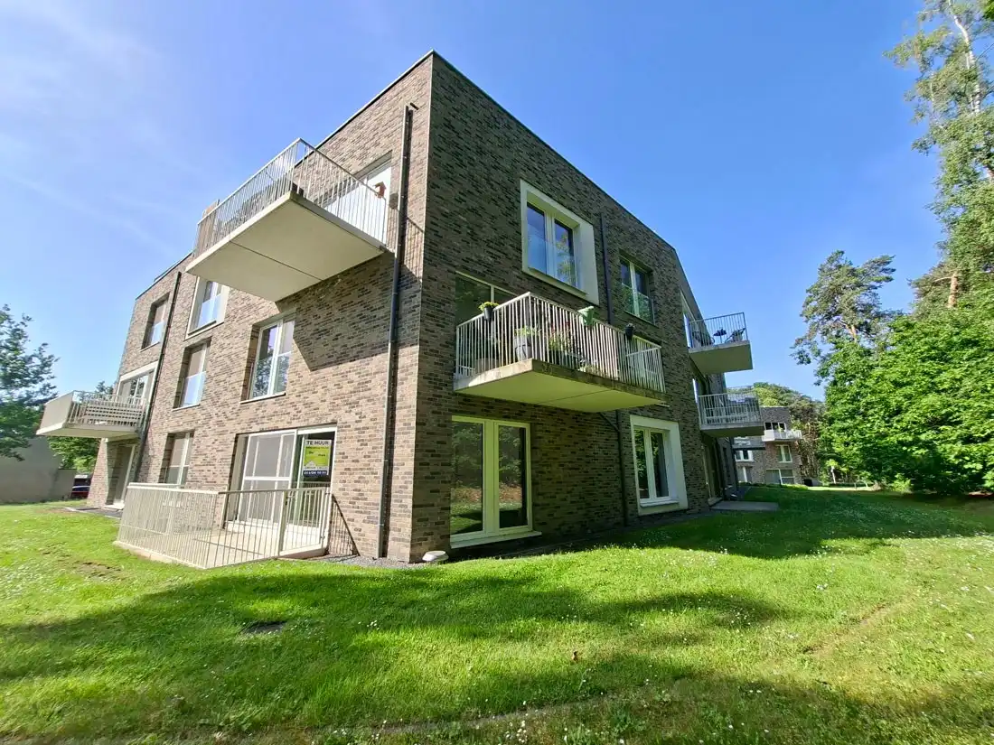 Modern en stijlvol gelijkvloers appartement net buiten Genk centrum foto 2