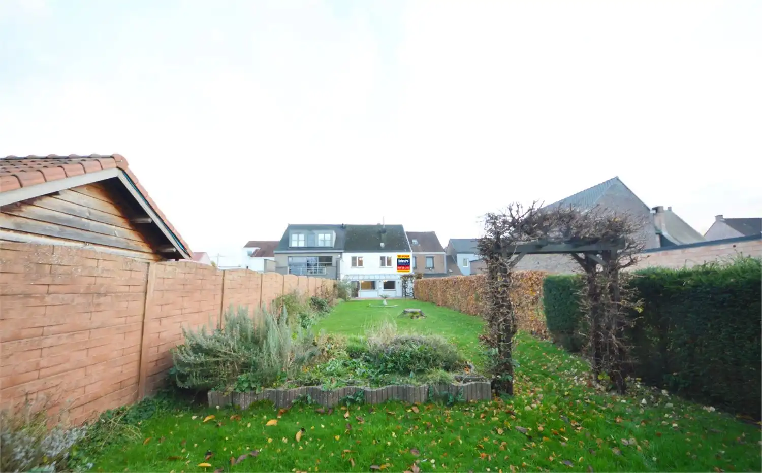 RUIME WONING 4 SLPK, GARAGE EN RUIME TUIN foto 3