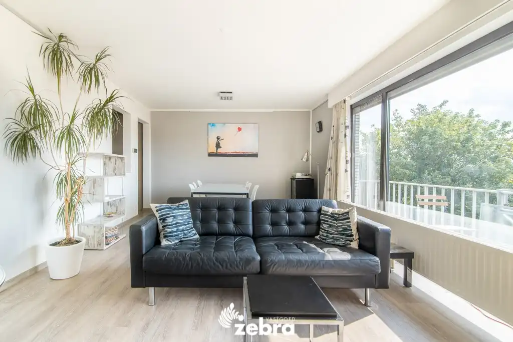 Goed onderhouden appartement met 3 slaapkamers in centrum Tielt! foto {{pictureIndex}}