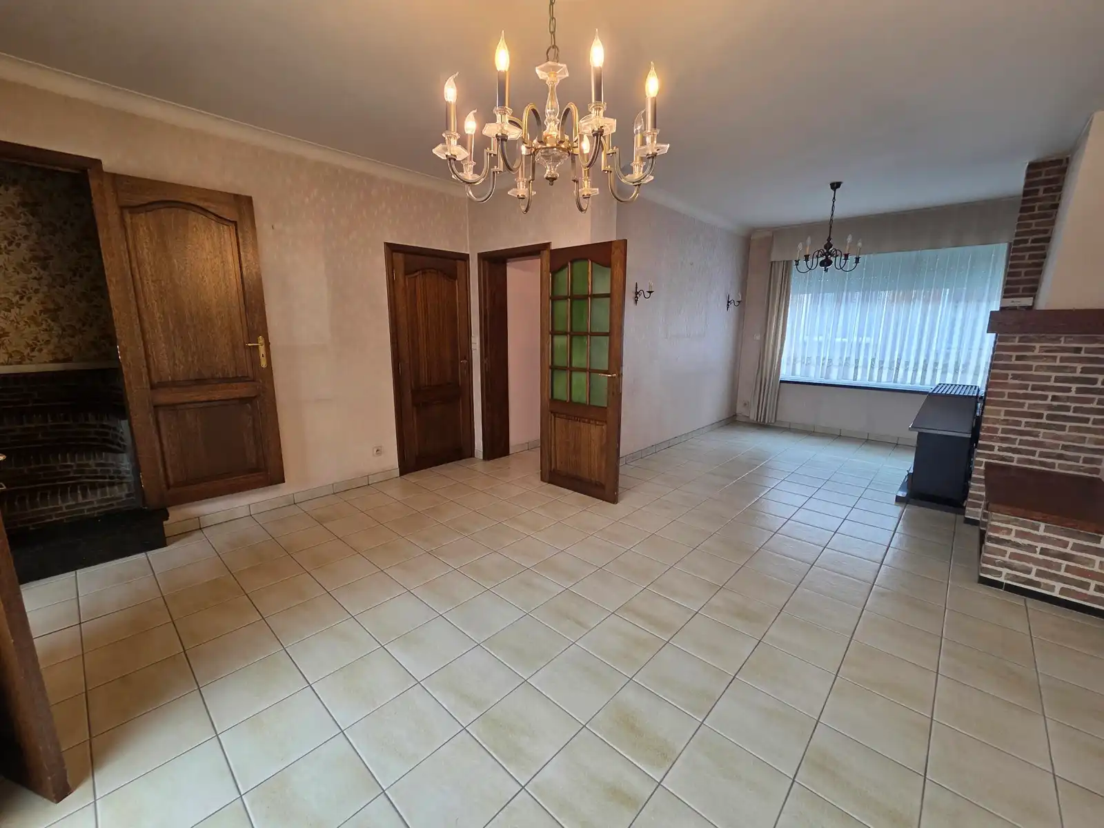 Goedgelegen woning met garage en mooie tuin foto 3