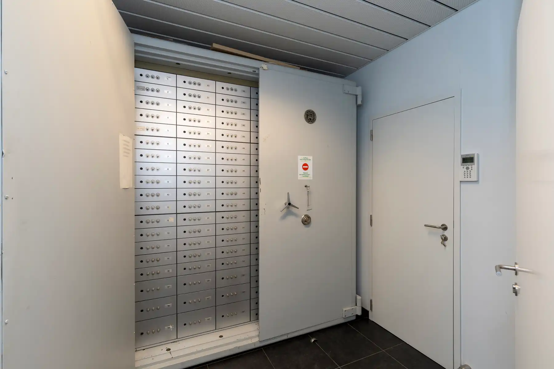 Kantoorgebouw te koop in Waarschoot – uitstekende ligging en energiezuinig! foto 11