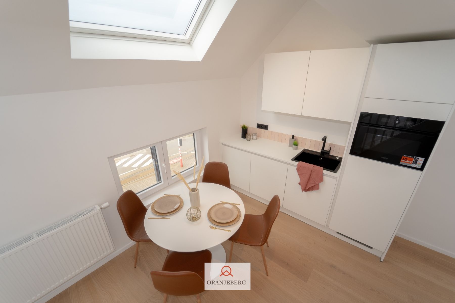 Gerenoveerde lichtrijke duplex studentenstudio foto 11