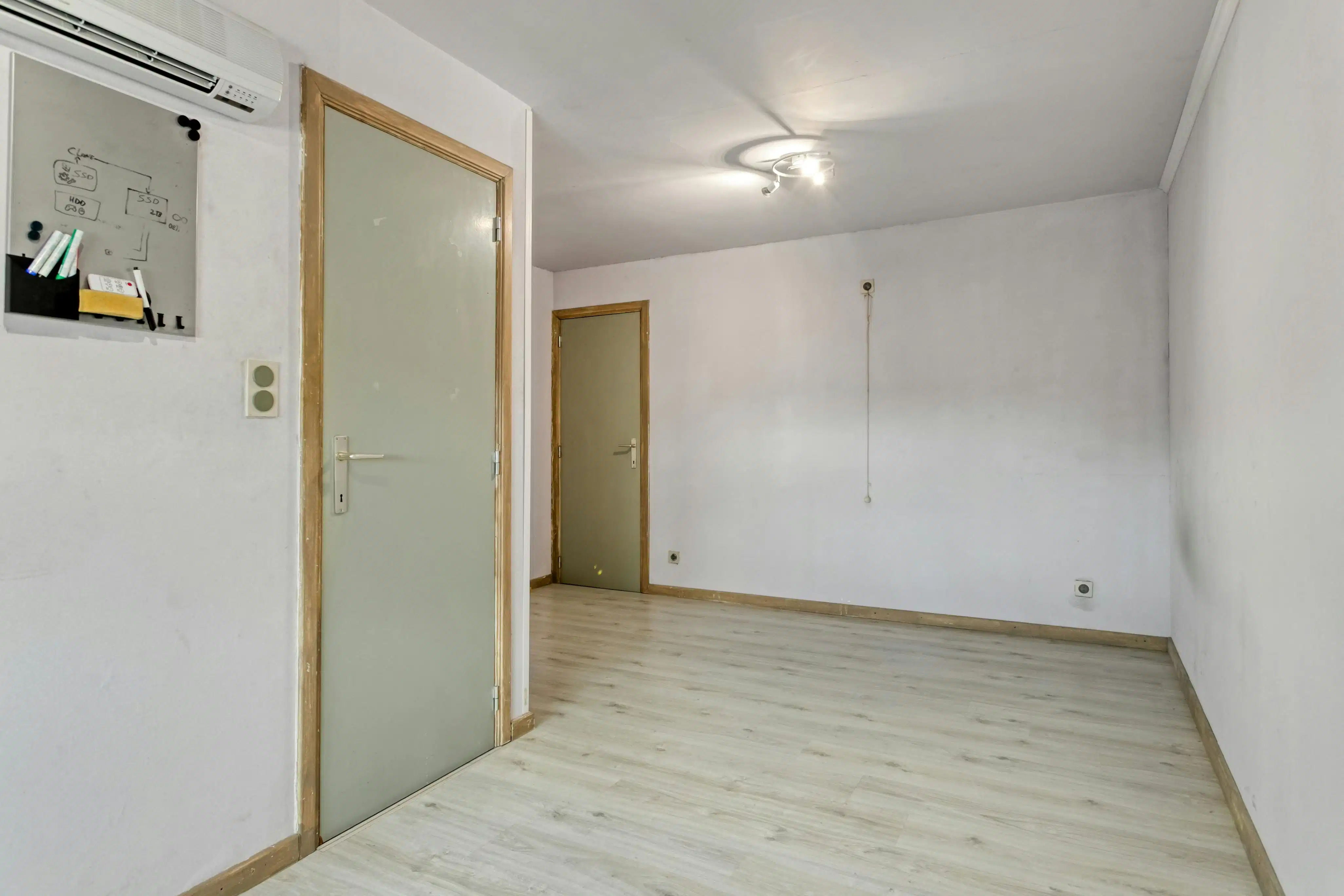 Ruime woning met 5 slaapkamers en leuke tuin in Roeselare! foto 8