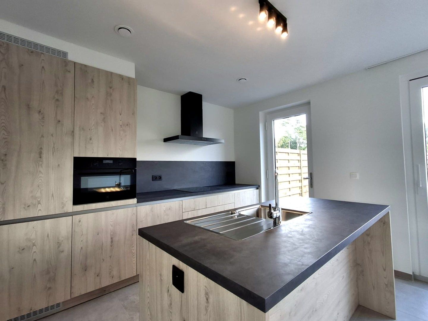 RUSTIG GELEGEN NIEUWBOUWWONING MET LUXE-AFWERKING | CARPORT | TUIN & 3 SLPKS IN HARTJE DENTERGEM foto 4