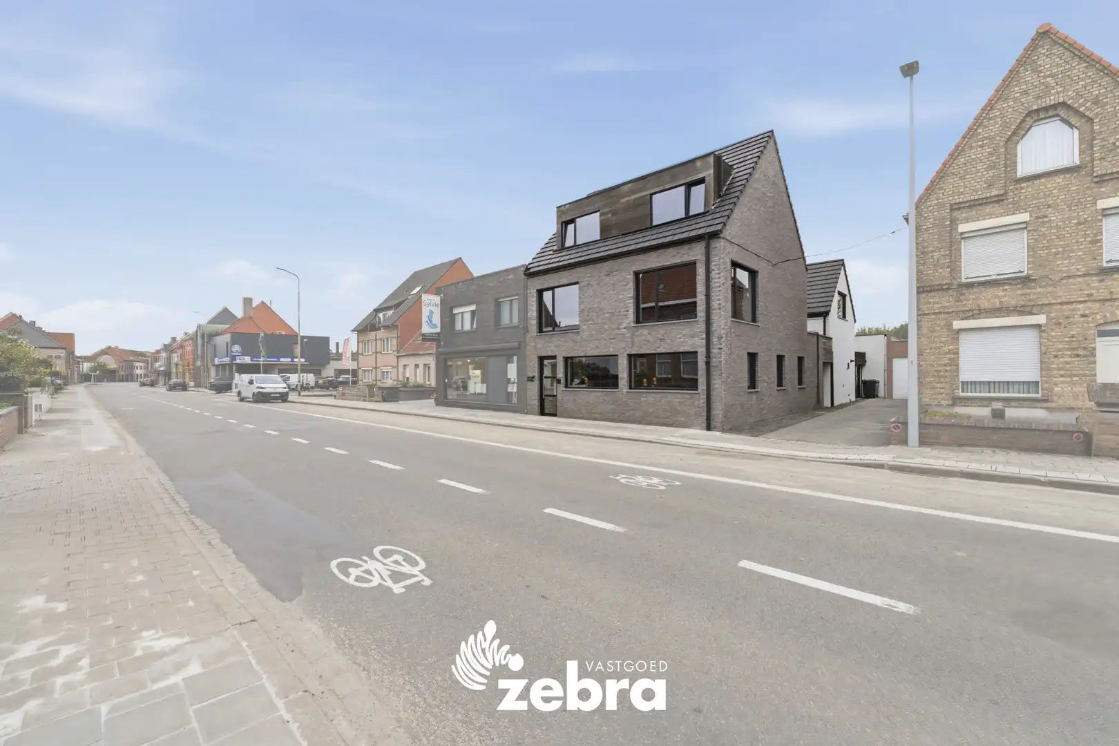 Instapklare woning met loods van ± 250 m² te Ingelmunster! foto {{pictureIndex}}