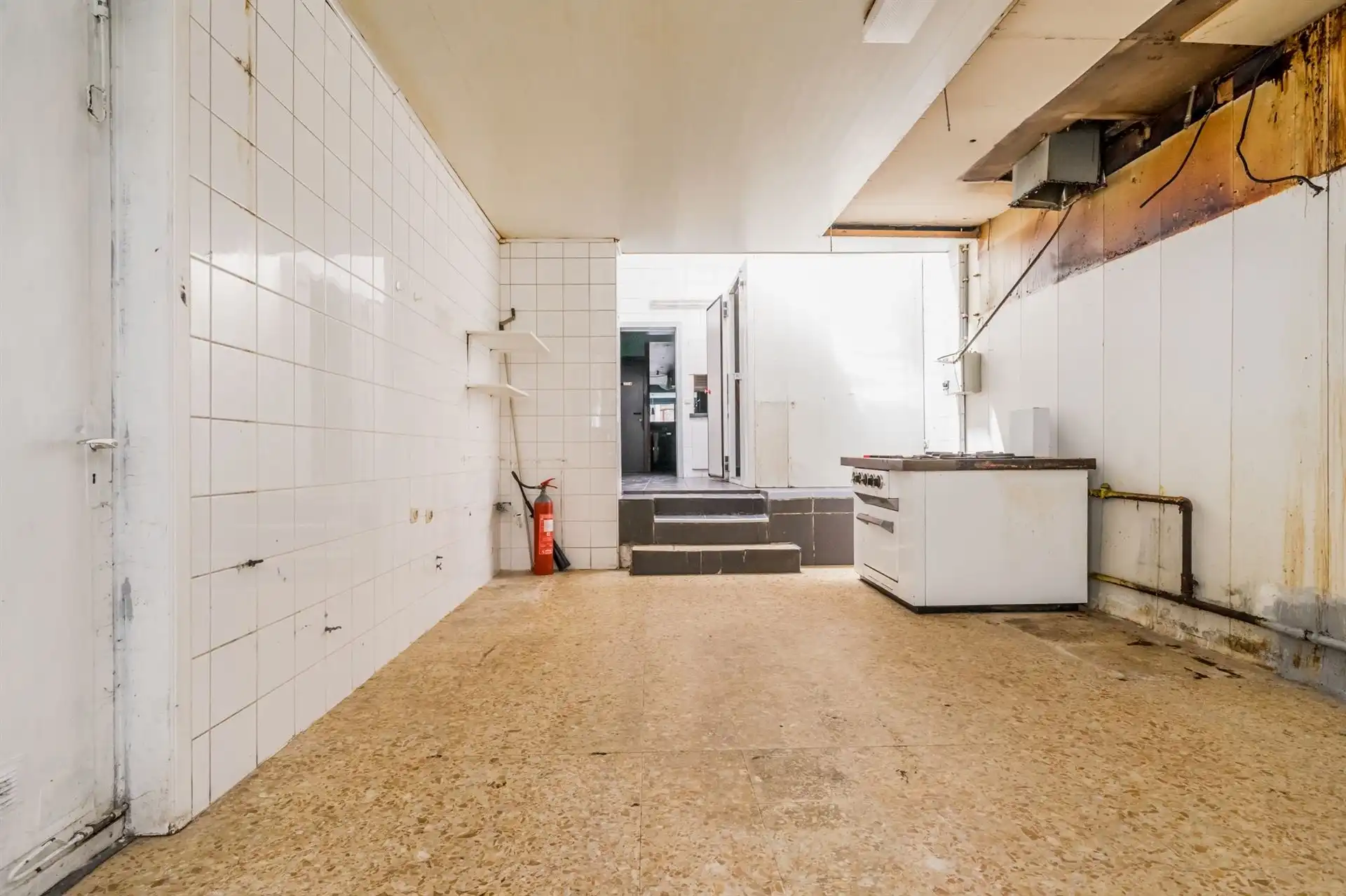 Handelspand met grote etalage op een toplocatie aan de Grote Markt te Mechelen! foto 16