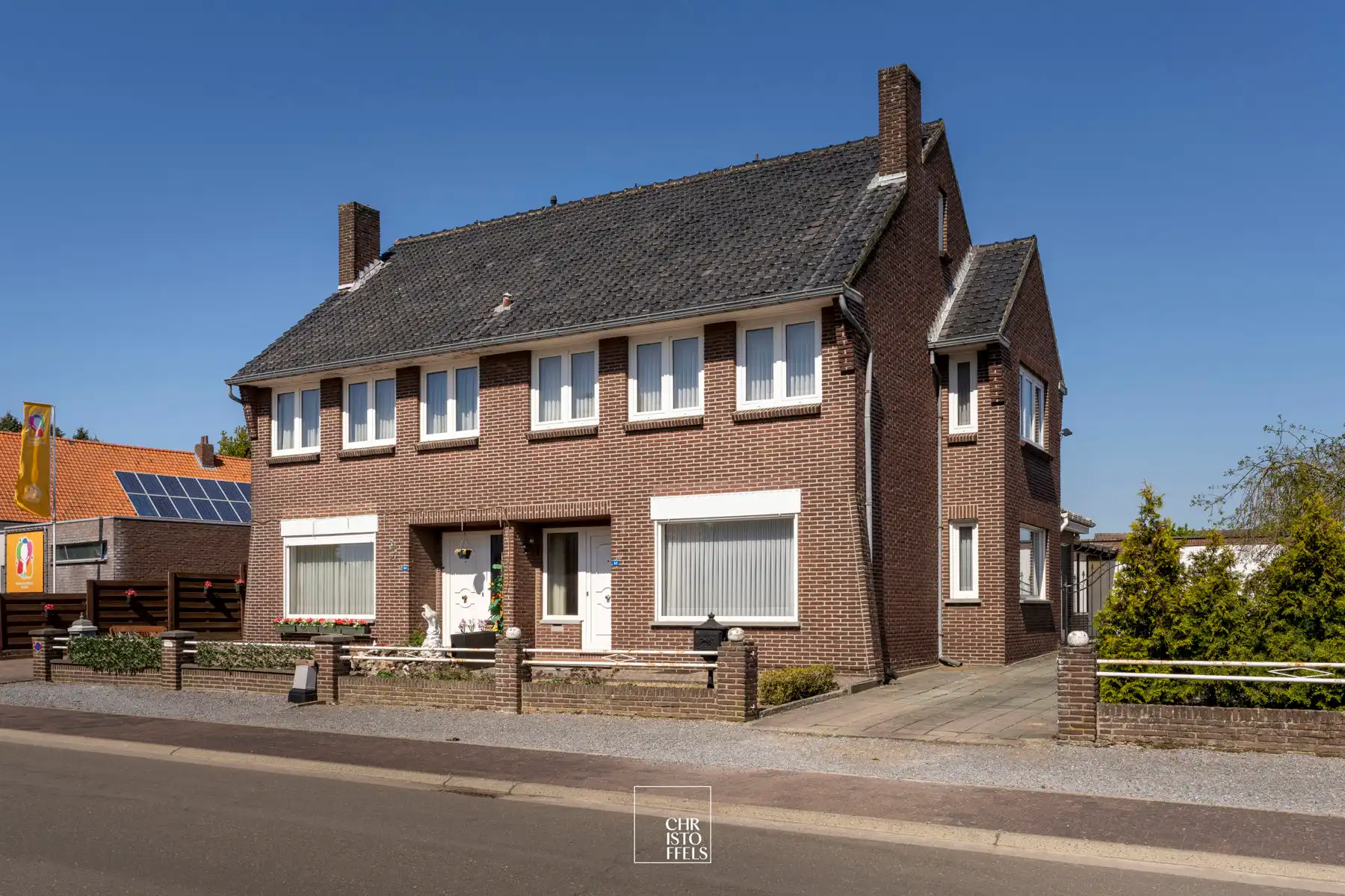 Hoofdfoto van de publicatie: Te renoveren woning (199m²) in een rustige woonomgeving te Lanaken!
