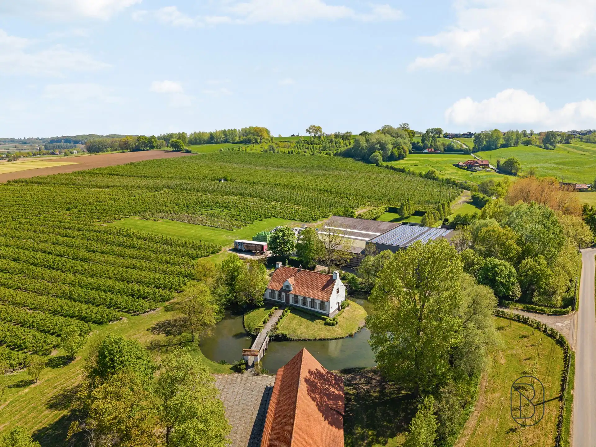 Unieke eigendom op 18 hectare te Kwaremont foto 10