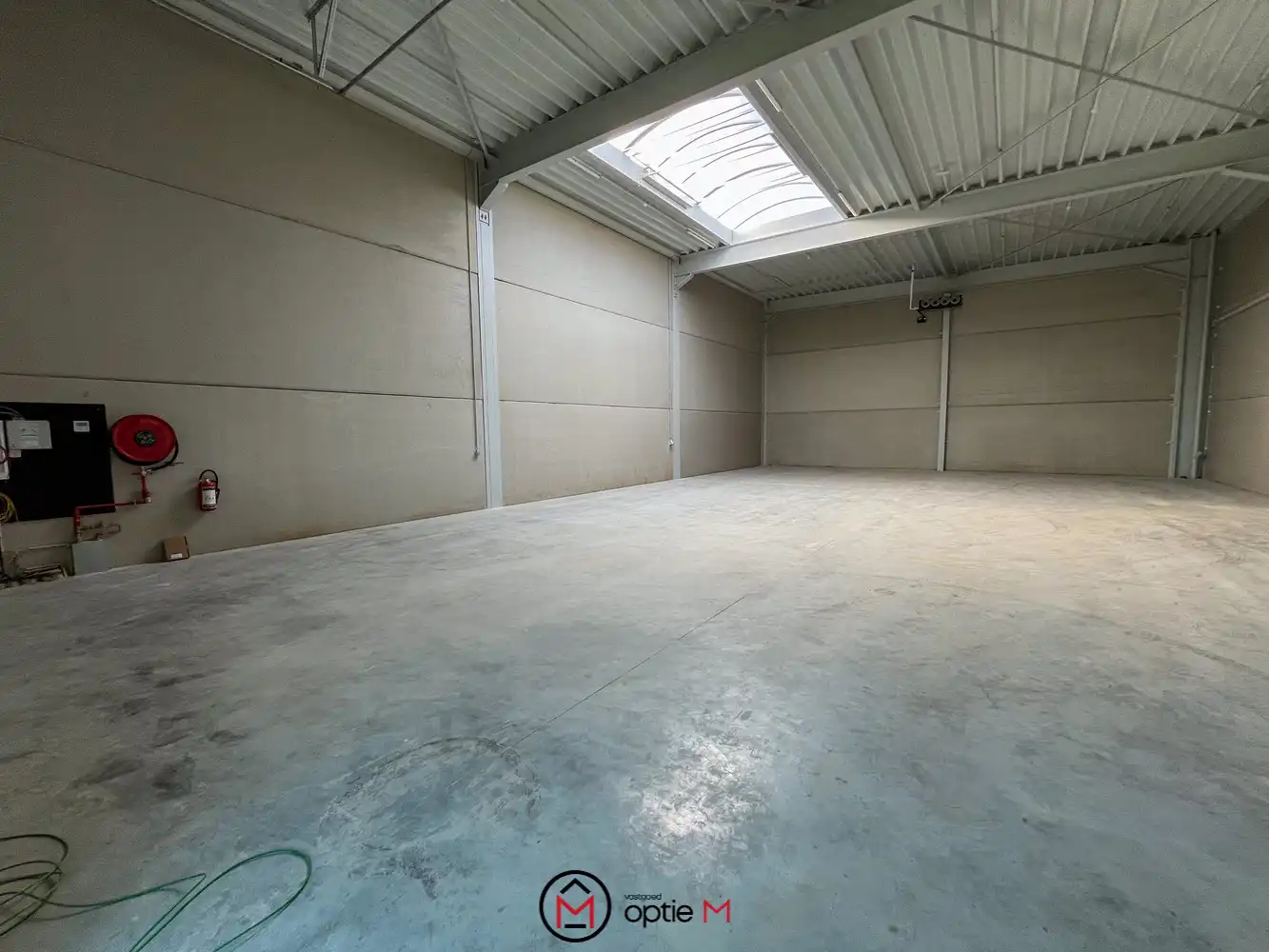 Nieuwbouw KMO-unit met sanitair/verwarming/airco foto {{pictureIndex}}