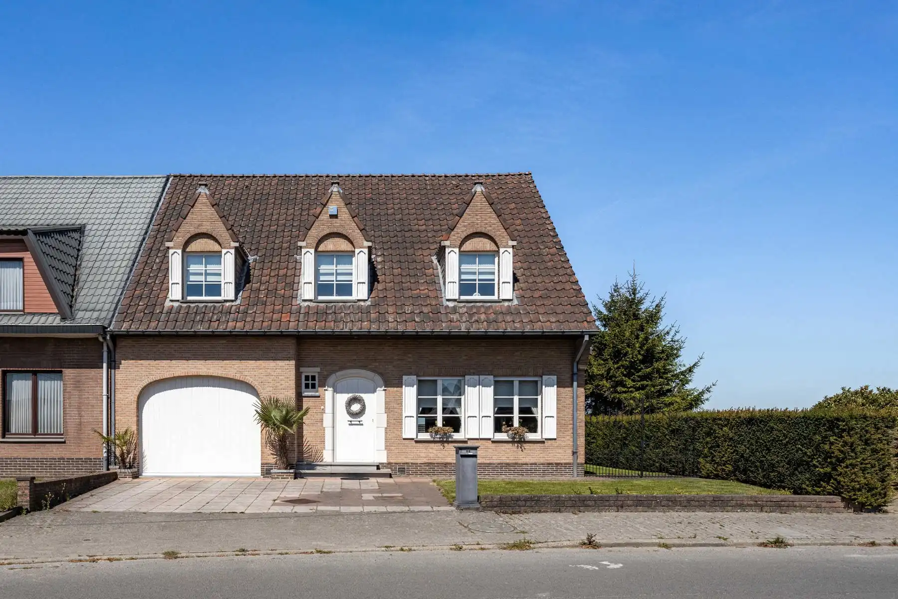 Instapklare woning met 4 slaapkamers en tuin te Erpe! foto {{pictureIndex}}