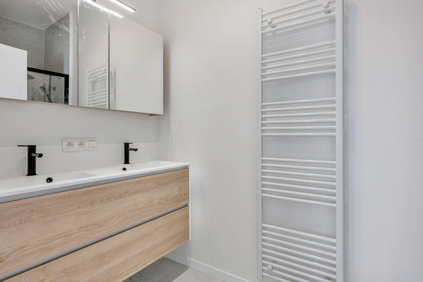 Stijlvol wonen in een  gerenoveerd appartement nabij Station Gent-Sint-Pieters foto 11
