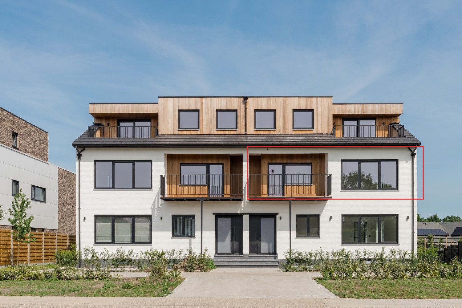 Zeer ruim 3 SLK appartement 2 terrassen met privatieve garagebox en berging en eigen trappenhal foto {{pictureIndex}}