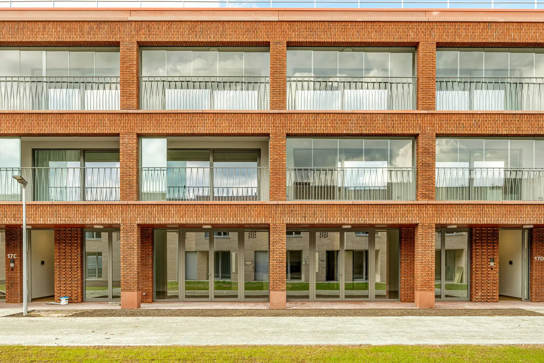 Nieuw appartement met 2 slaapkamers, terras en staanplaats! foto 14
