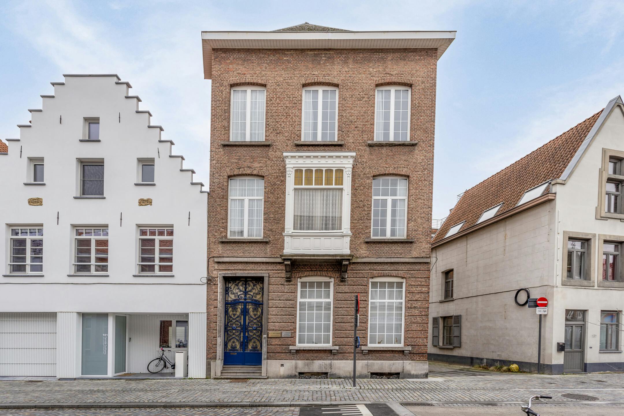 Hoofdfoto van de publicatie: Authentieke herenwoning met praktijkruimte te Mechelen