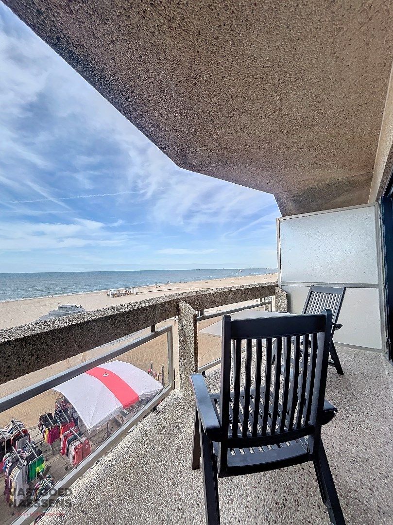 Instapklare studio met ruim terras en zicht op zee foto 11
