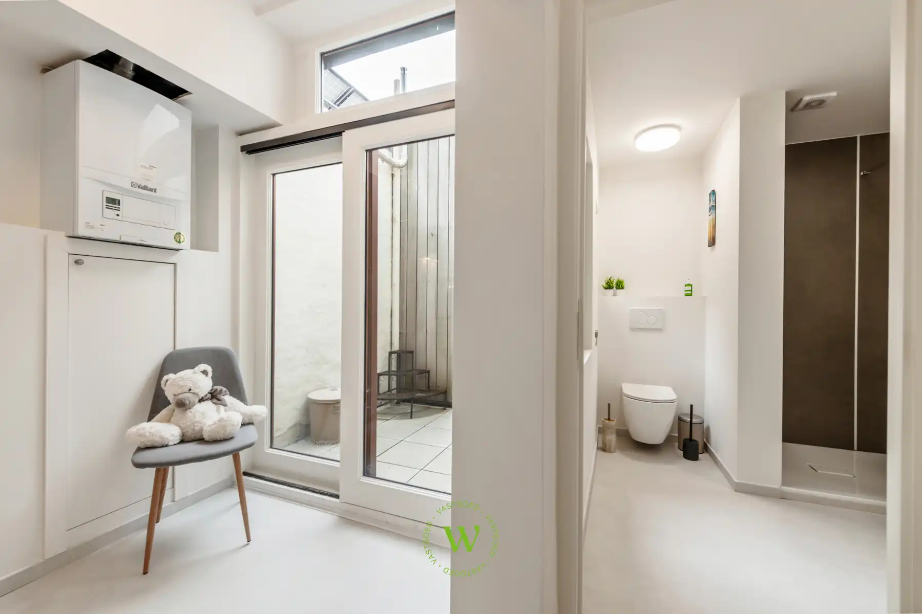 Lichtrijk gelijkvloers appartement met private inkom foto 13