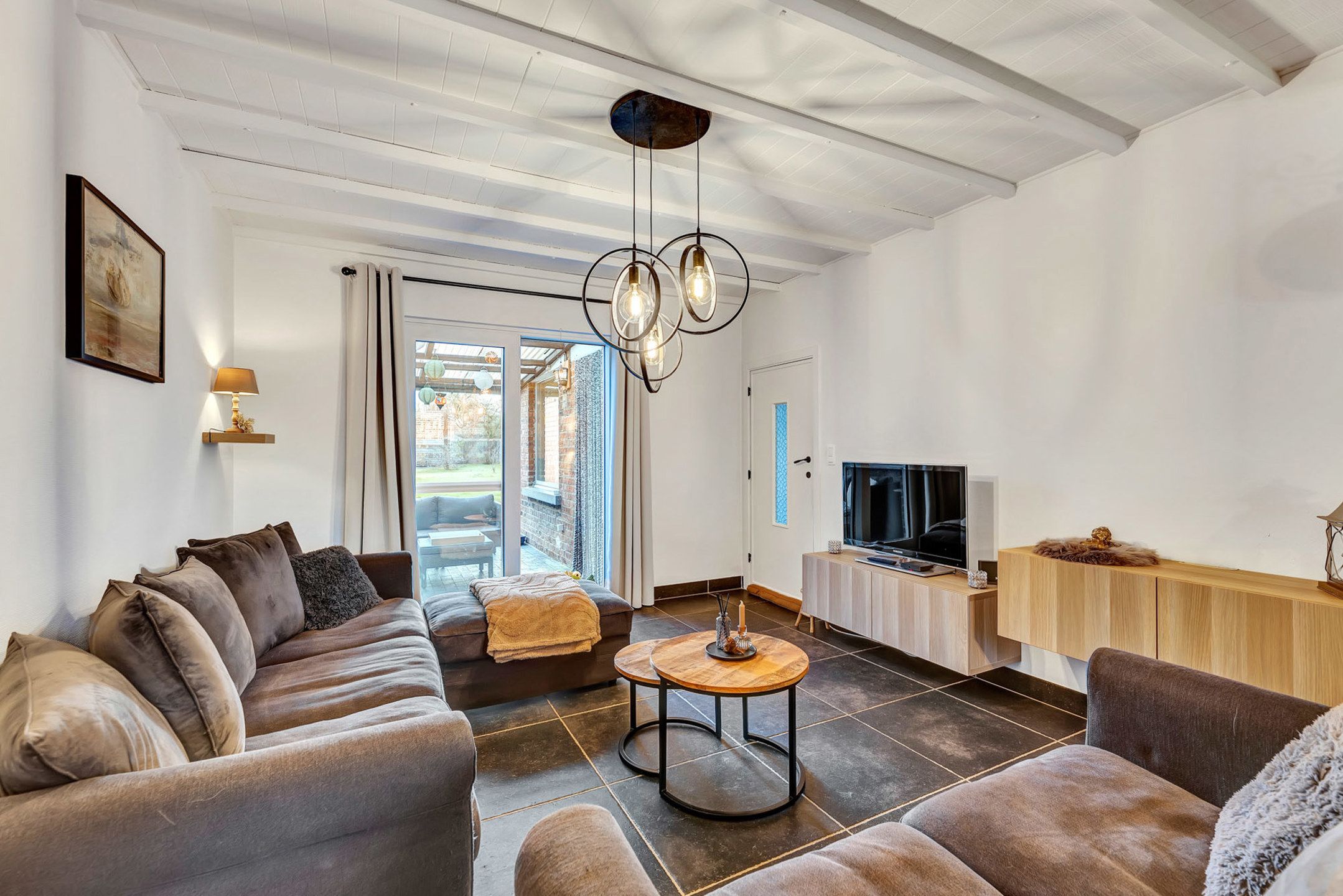 Instapklare woning met 5 slpks, tuin en fietsgarage foto 6