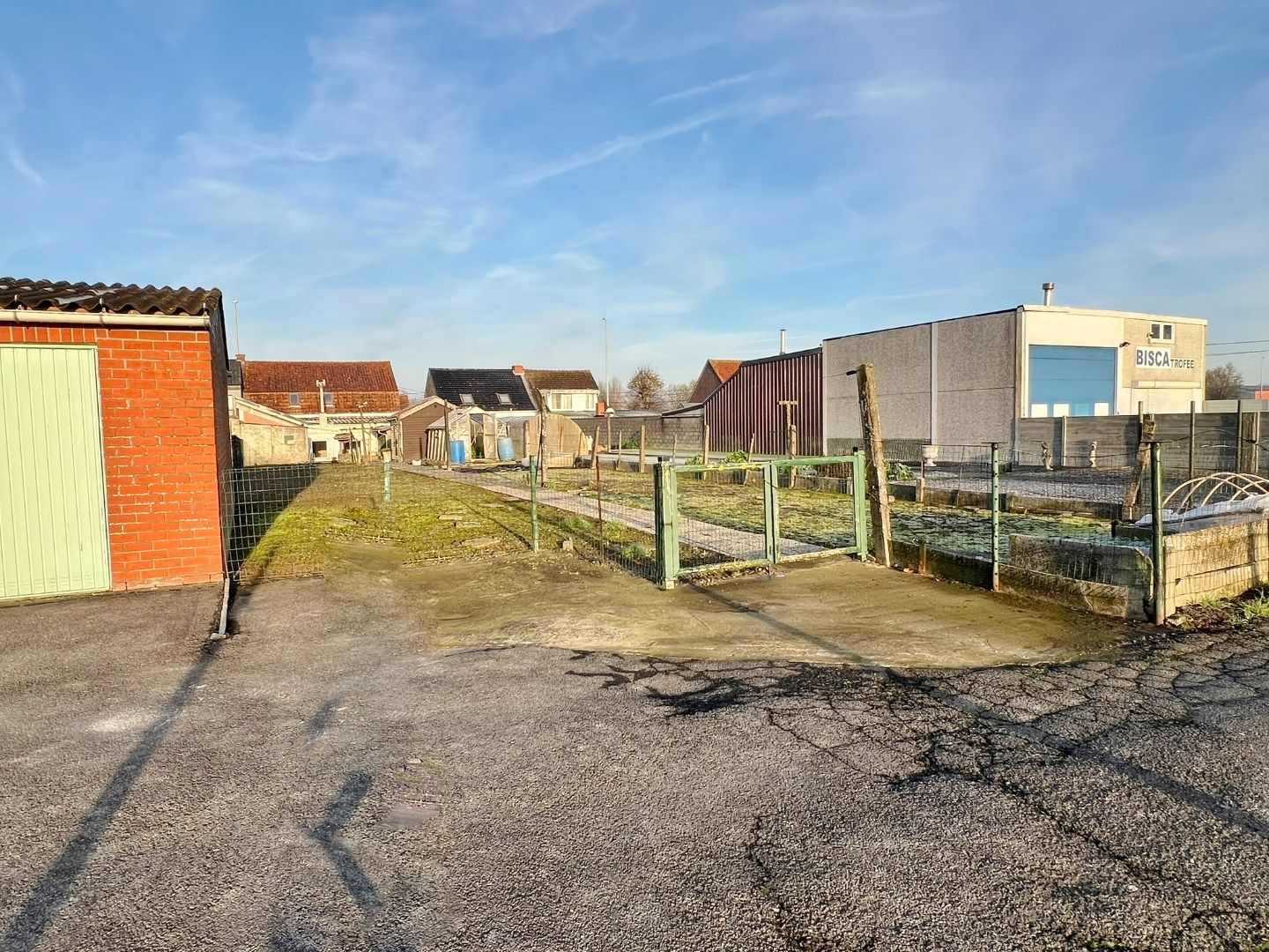 Te renoveren woning met dubbele garage op perceel van 600m² met uitweg. foto 23