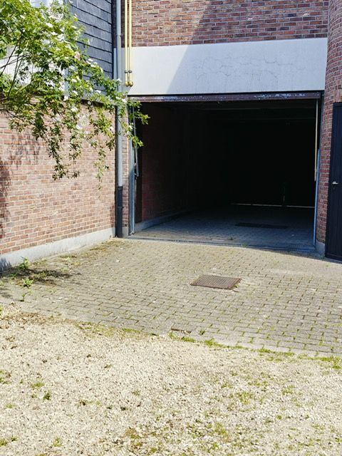 INSTAPKLAAR KANTOOR MET PARKING OP HOEKLOCATIE  foto 13