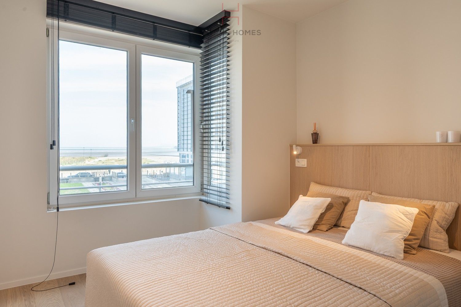 Modern gerenoveerd appartement met frontaal zeezicht in Heist-aan-zee foto 9