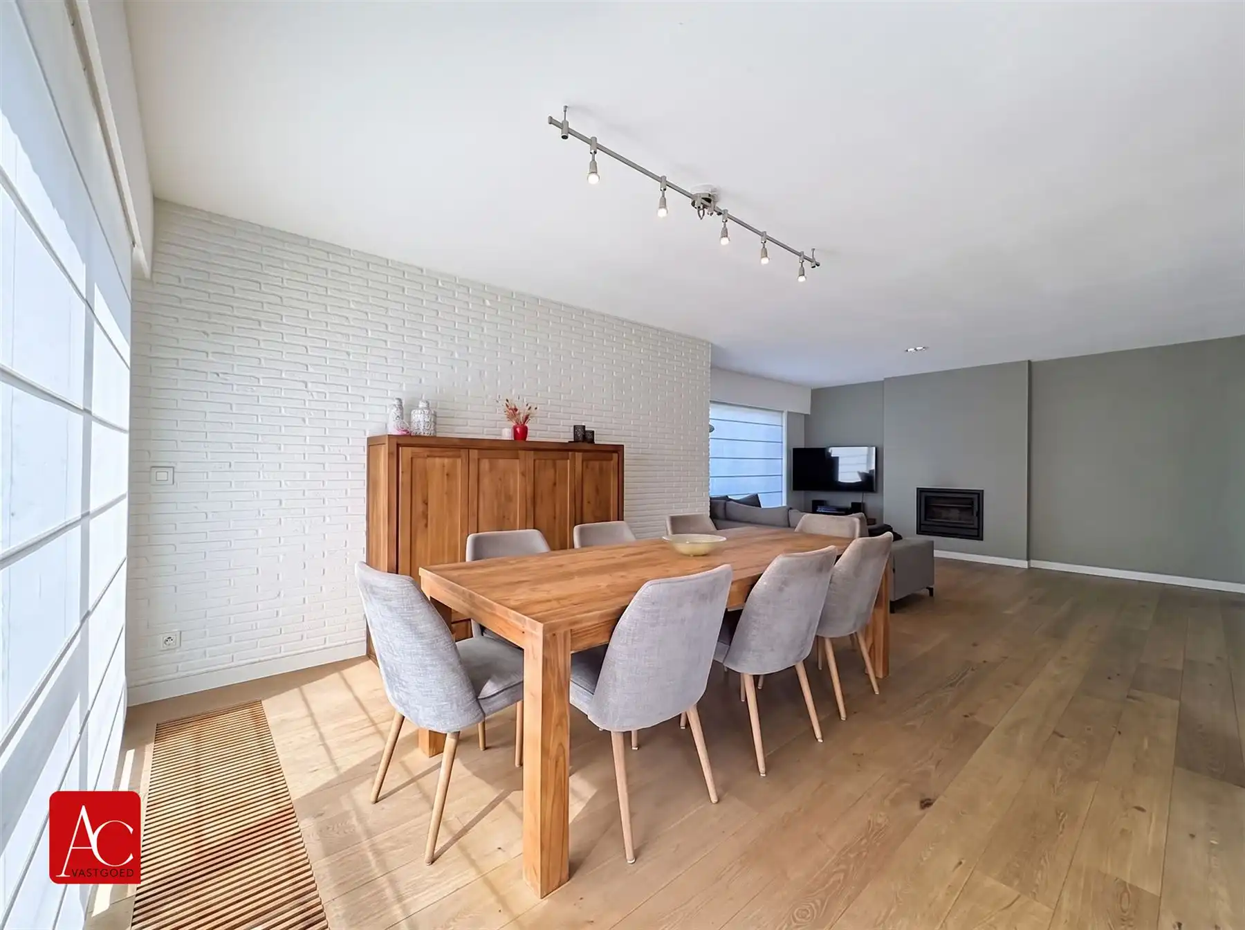 Vrijstaande woning met zwembad in rustige wijk foto 13