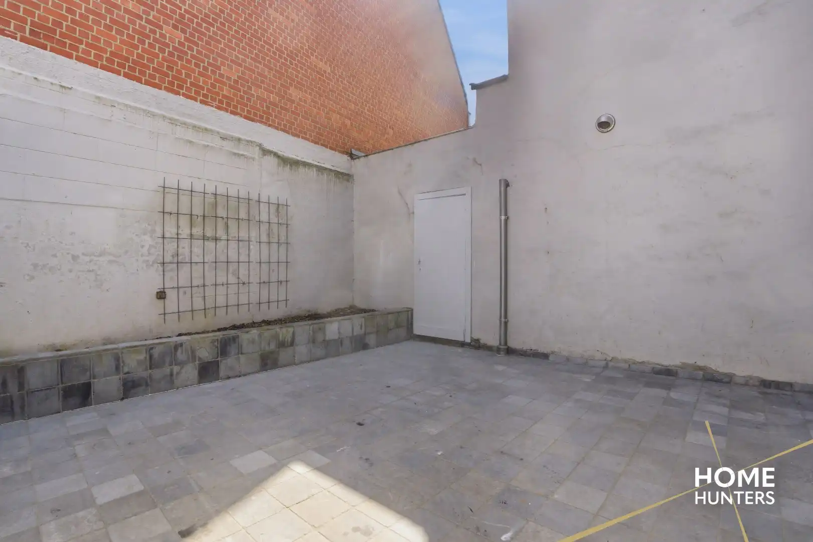 Charmante en instapklare woning met unieke stadskoer en garage foto 9