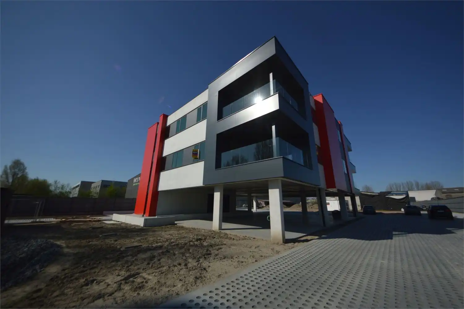 NIEUWBOUWKANTOREN MET PARKING NABIJ E40 foto 37