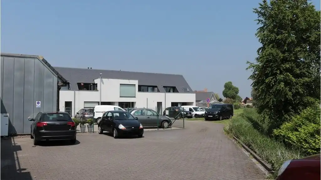 Ruime 3-slaapkamerduplex met Autostandplaats te huur in Zedelgem foto 12