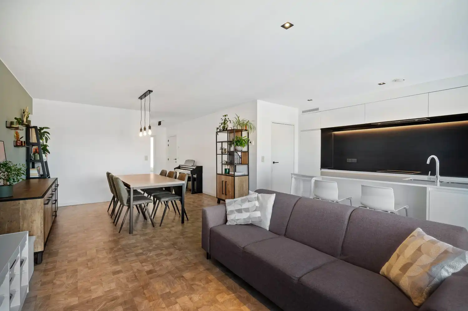 Instapklaar appartement met 2 slpkrs en terras nabij centrum Koningshooikt foto 2