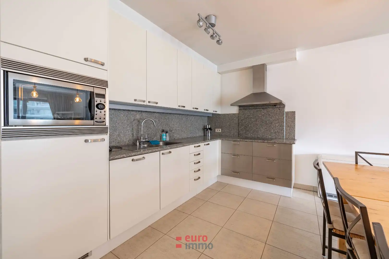Zeer ruim appartement met 3 slaapkamers in de winkelstraat van Nieuwpoort foto 9