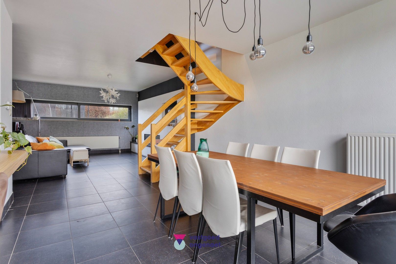 Ruime halfopen bebouwing met zonnige tuin foto 6