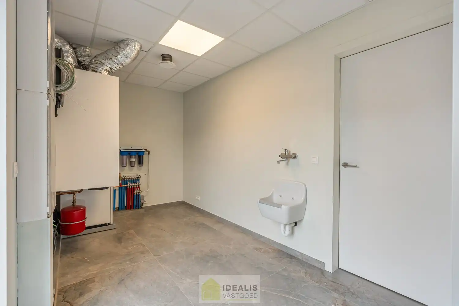 Schitterend volledig vernieuwde woning met 3 ruime slaapkamers foto 22