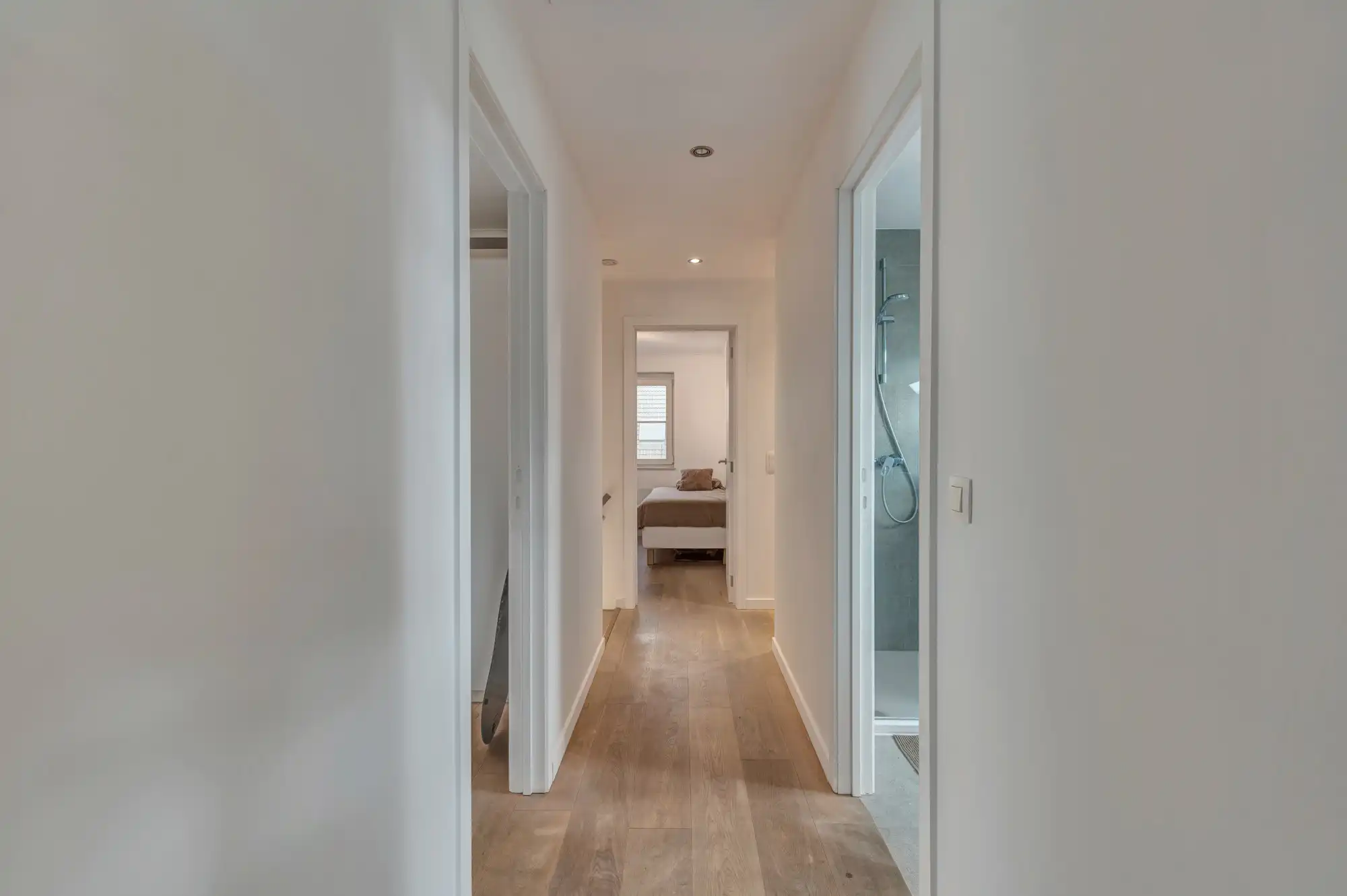 Woning met zwembad en zonnepanelen op toplocatie foto 17