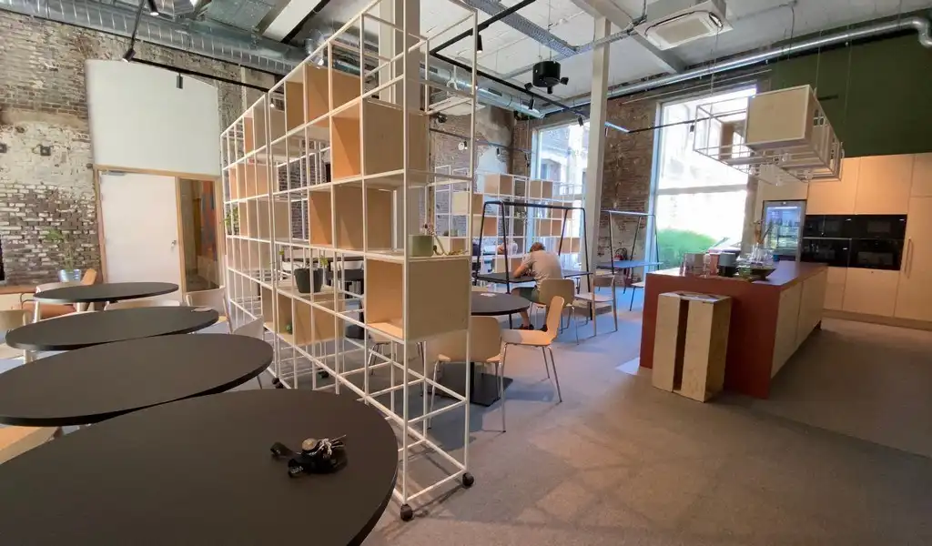 Kantoren in karaktervol gerenoveerd industrieel kantoorgebouw BC Watt Factory foto 5