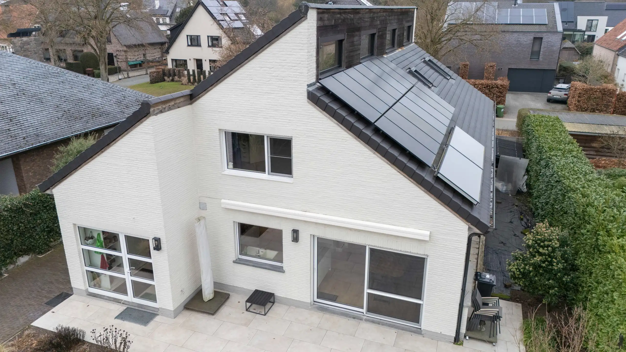 Ruime villa in rustige straat met prachtige zuid-west tuin foto 42