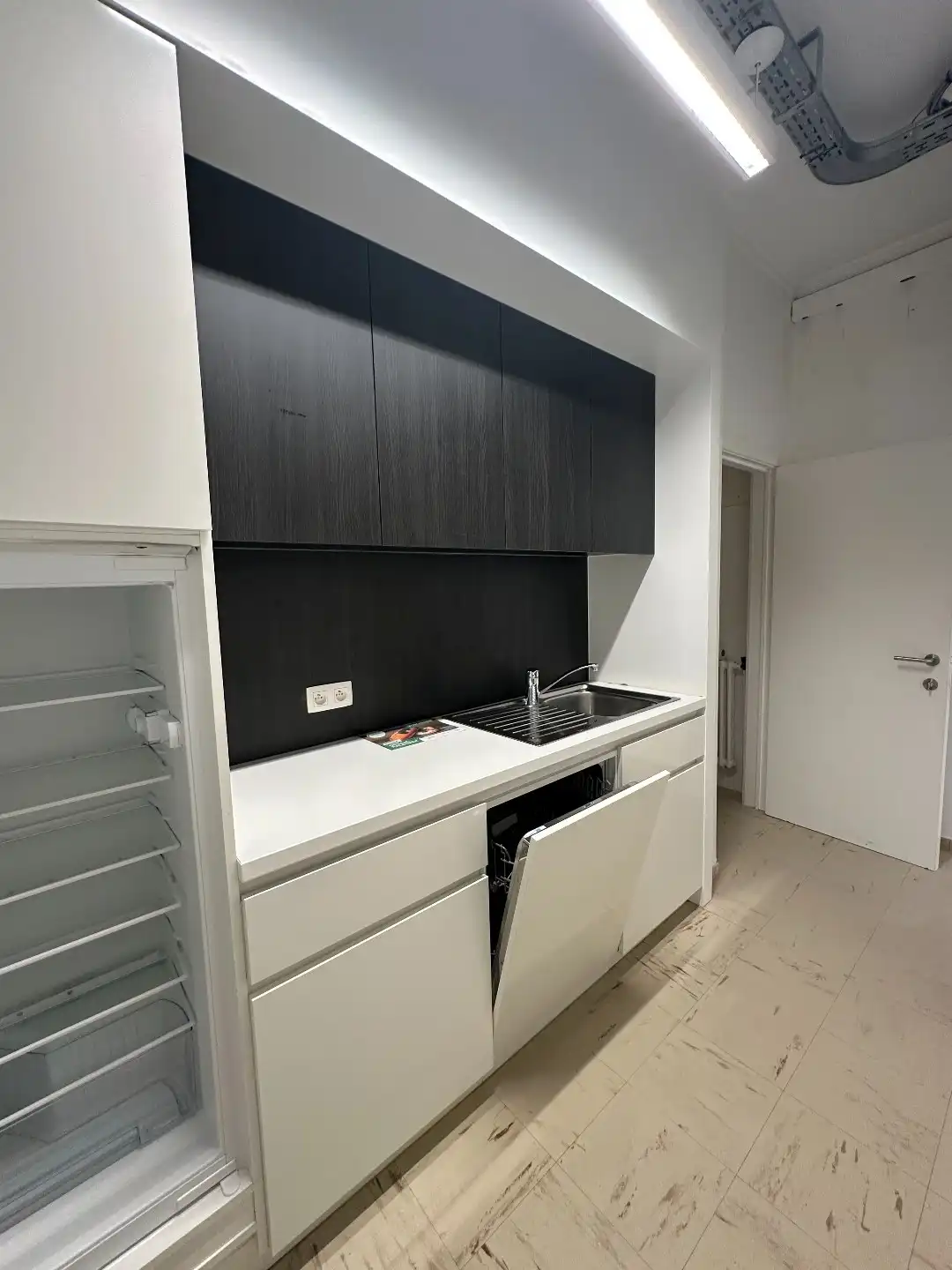 Instapklare kantoorruimte (+/- 100 m²) met 2 parkeerplaatsen, Torhout centrum foto 10